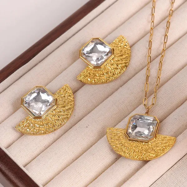 Gold_Acrylic_Pendants_For_Women